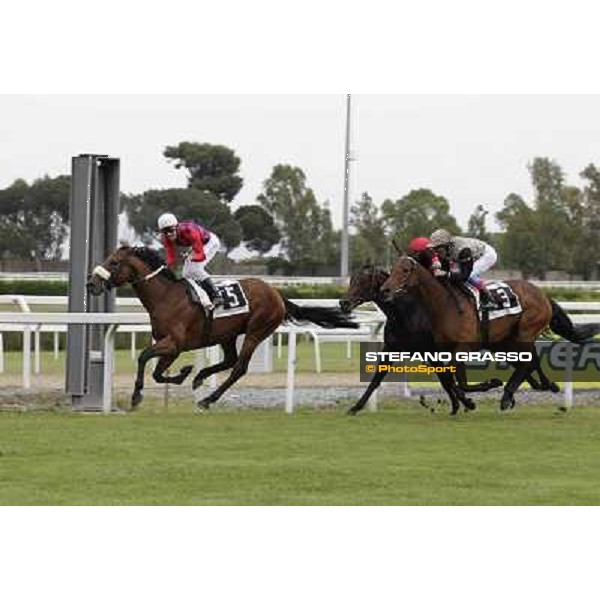 Cristian Demuro on Lake Drop goes to win the Premio Carlo D\'Alessio. Frankie Dettori on Frankenstein is second.Carlo Fiocchi on Branderburgo is third Roma - Capannelle racecourse, 20th may 2012 ph.Stefano Grasso