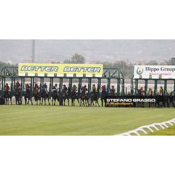 The start of Premio Domenico e Sergio Arnaldi Roma - Capannelle racecourse, 20th may 2012 ph.Stefano Grasso