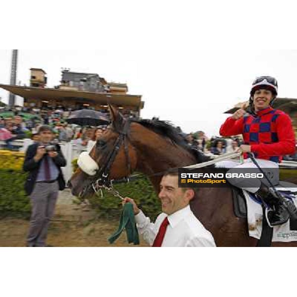 Cristian Demuro celebrates on Lake Drop after winning the Premio Carlo D\'Alessio Roma - Capannelle racecourse, 20th may 2012 ph.Stefano Grasso