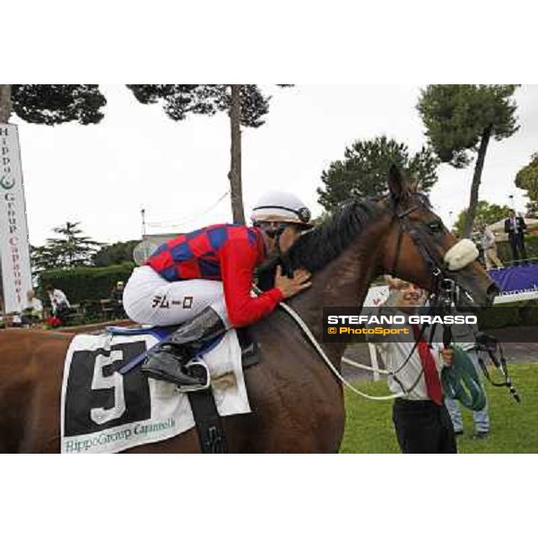 Cristian Demuro celebrates on Lake Drop after winning the Premio Carlo D\'Alessio Roma - Capannelle racecourse, 20th may 2012 ph.Stefano Grasso