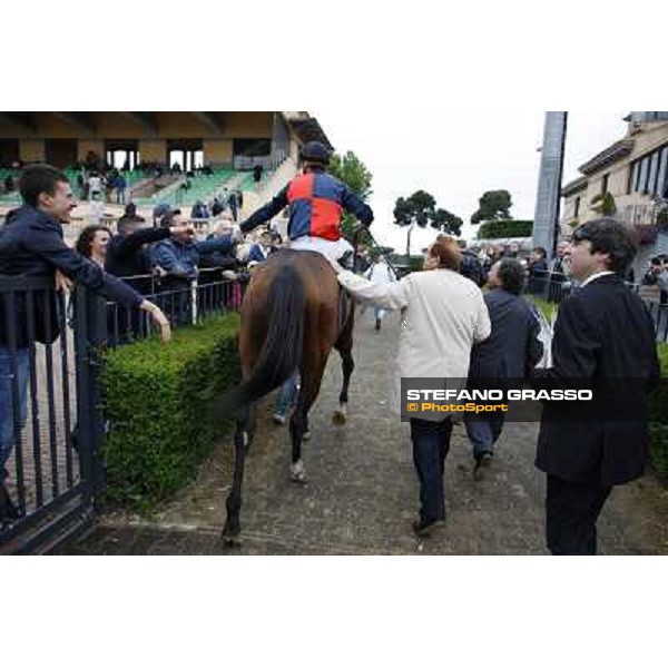 Carlo Fiocchi celebrates on United Color with Salvatore and Matteo Limata after winning the Premio Tudini Roma - Capannelle racecourse, 20th may 2012 ph.Stefano Grasso