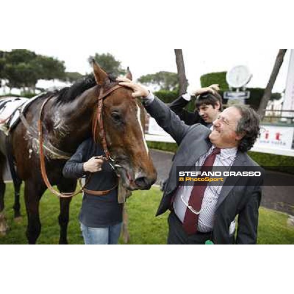 Riccardo Menichetti thanks United Color after winning the Premio Tudini Roma - Capannelle racecourse, 20th may 2012 ph.Stefano Grasso