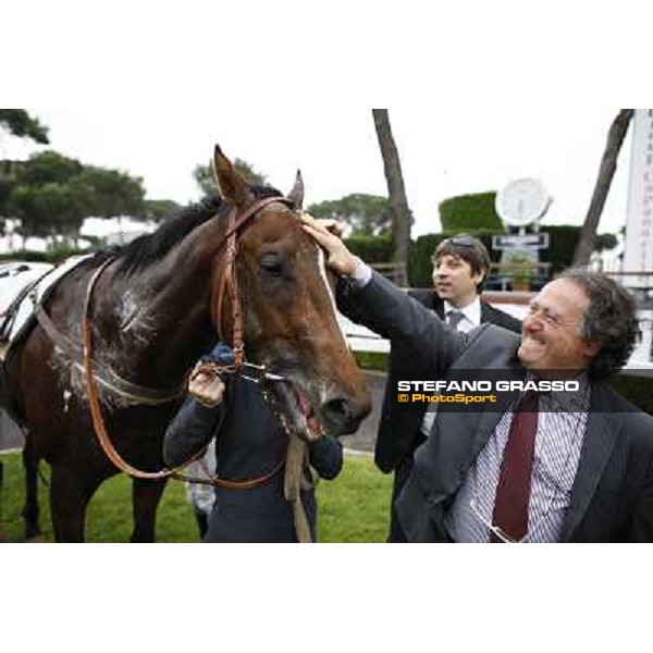 Riccardo Menichetti thanks United Color after winning the Premio Tudini Roma - Capannelle racecourse, 20th may 2012 ph.Stefano Grasso