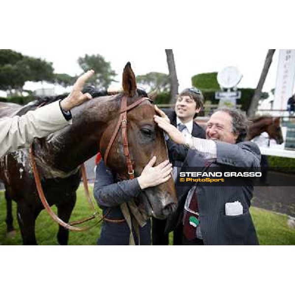 Riccardo Menichetti thanks United Color after winning the Premio Tudini Roma - Capannelle racecourse, 20th may 2012 ph.Stefano Grasso