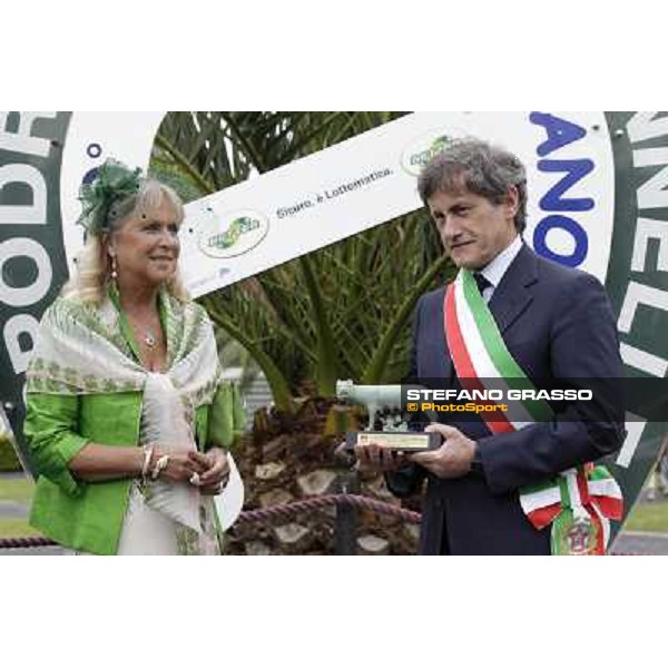 Fashion at the Derby Day - Isabella Bezzera and Gianni Alemanno Roma - Capannelle racecourse, 20th may 2012 ph.Stefano Grasso