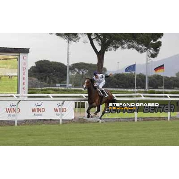 Jessica Marcialis on Wakeman goes to win the Premio Italian Ladies\' Race - Trofeo Wind Roma - Capannelle racecourse, 20th may 2012 ph.Stefano Grasso