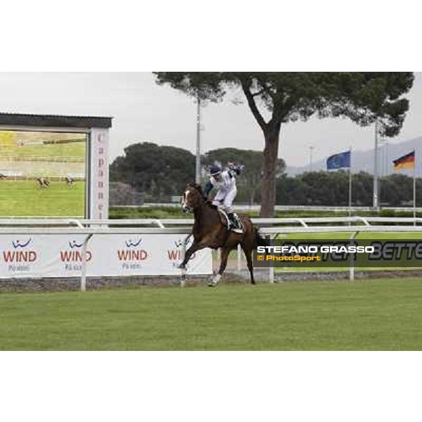 Jessica Marcialis on Wakeman goes to win the Premio Italian Ladies\' Race - Trofeo Wind Roma - Capannelle racecourse, 20th may 2012 ph.Stefano Grasso