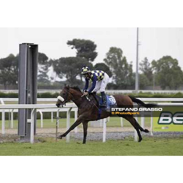 Fabio Branca on Silent Killer wins the Premio ITS ex Tullio Righetti Roma - Capannelle racecourse, 20th may 2012 ph.Stefano Grasso