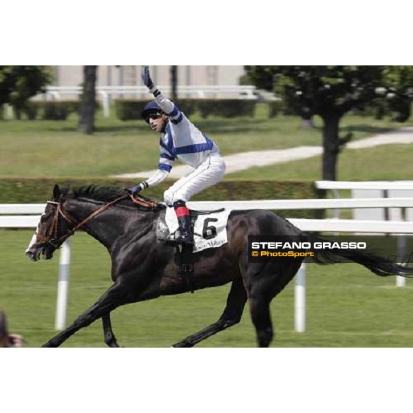 Mariolino Esposito exults on Vedelago after winning the Premio Carlo Vittadini ( Ex Turati) Milano - San Siro racecourse, 26th may 2012 ph.Stefano Grasso