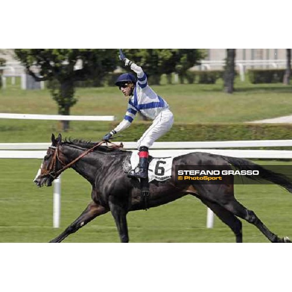 Mariolino Esposito exults on Vedelago after winning the Premio Carlo Vittadini ( Ex Turati) Milano - San Siro racecourse, 26th may 2012 ph.Stefano Grasso