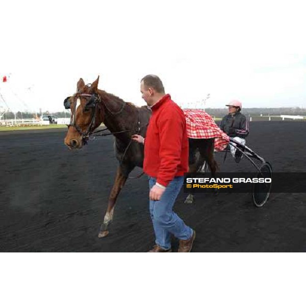 Kuza Viva, winner of Prix du Luxembourg, his groom and Stephane Levoy after the triumph Paris Vincennes, 29th january 2005 ph. Stefano Grasso