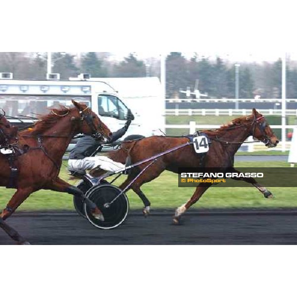  Stephane Levoy congratulates with Kuza Viva after winning the Prix du Luxembourg Paris Vincennes, 29th january 2005 ph. Stefano Grasso
