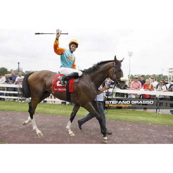 Wiliam Buick and Earl of Tinsdal win the Gran Premio di Milano - Trofeo Snai Milano - San Siro racecourse, 10th june 2012 ph.Stefano Grasso