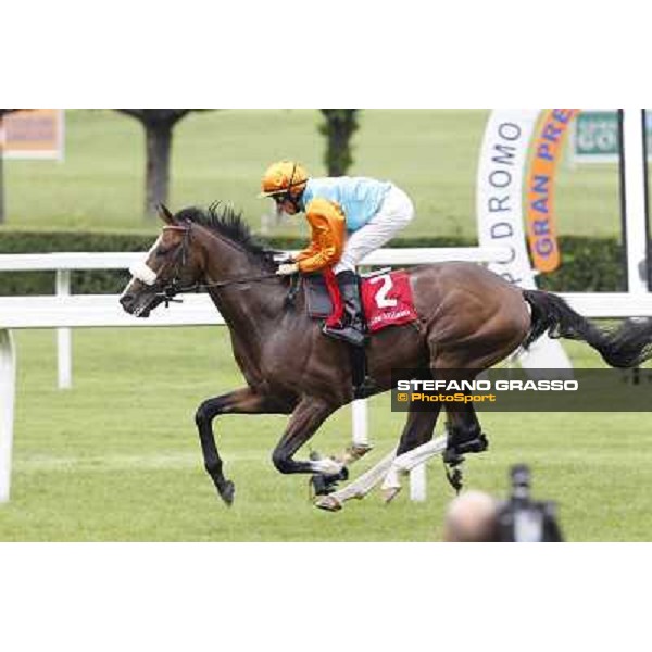 William Buick on Earl of Tinsdal wins the Gran Premio di Milano - Trofeo Snai Milano - San Siro galopp racecourse,10th june 2012 ph.Stefano Grasso