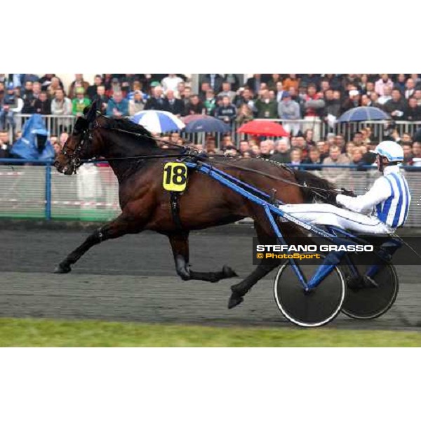 Christophe Gallier with Jag de Bellouet flies on the last straight of the 84° Gran Prix d\'Amerique PAris Vincennes, 30th january 2005 ph. Stefano Grasso
