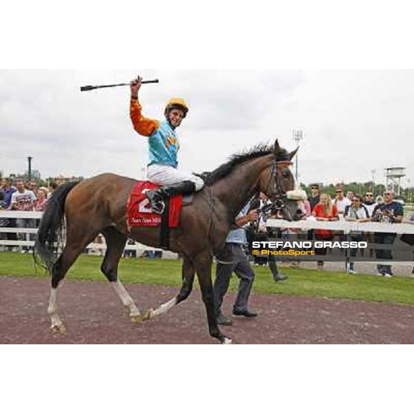 William Buick and Earl of Tinsdal after the triumph in the Gran Premio di Milano - Trofeo Snai Milano - San Siro galopp racecourse,10th june 2012 ph.Stefano Grasso