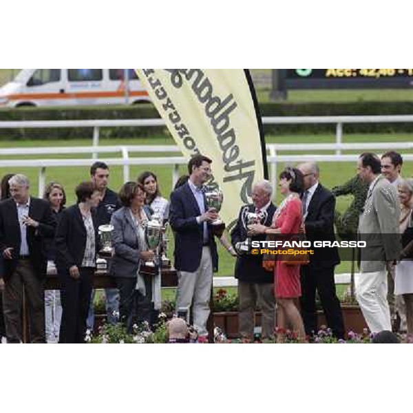 The prize giving ceremony of the Gran Premio di Milano - Trofeo Snai Milano - San Siro galopp racecourse,10th june 2012 ph.Stefano Grasso