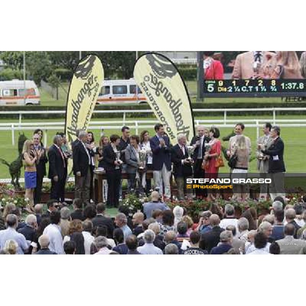 The prize giving ceremony of the Gran Premio di Milano - Trofeo Snai Milano - San Siro galopp racecourse,10th june 2012 ph.Stefano Grasso