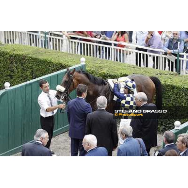 Silent Killer\'s connection after winning the Premio D\'Estate Milano - San Siro galopp racecourse,10th june 2012 ph.Stefano Grasso