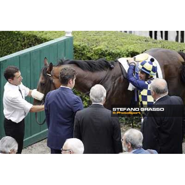 Silent Killer\'s connection after winning the Premio D\'Estate Milano - San Siro galopp racecourse,10th june 2012 ph.Stefano Grasso