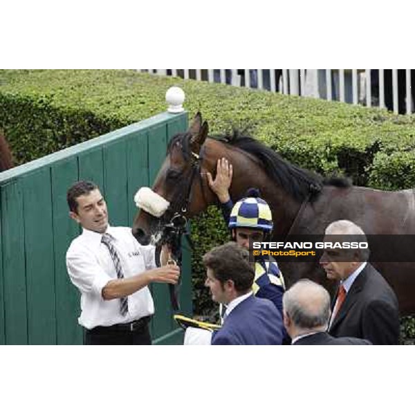 Silent Killer\'s connection after winning the Premio D\'Estate Milano - San Siro galopp racecourse,10th june 2012 ph.Stefano Grasso