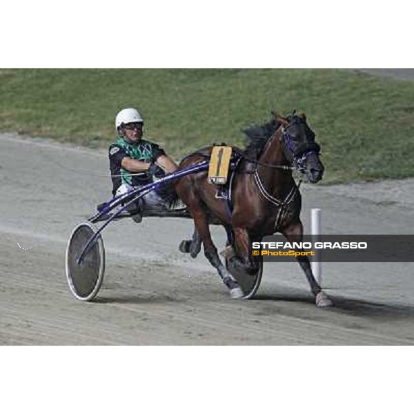 Enrico Bellei and Pascià Lest lead the group and go to win the Gran Premio Nazionale - Memorial Gianni Ferraris Milan - San Siro trot racecourse, 30th june 2012 ph.Stefano Grasso