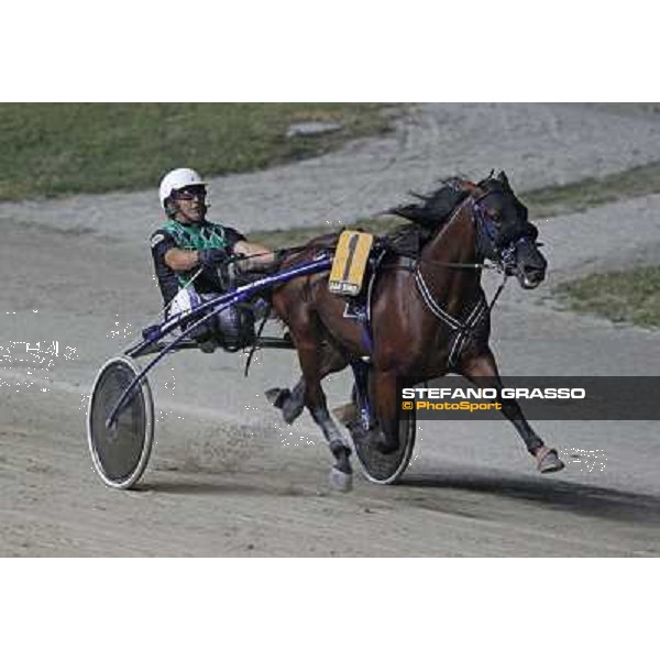 Enrico Bellei and Pascià Lest lead the group and go to win the Gran Premio Nazionale - Memorial Gianni Ferraris Milan - San Siro trot racecourse, 30th june 2012 ph.Stefano Grasso