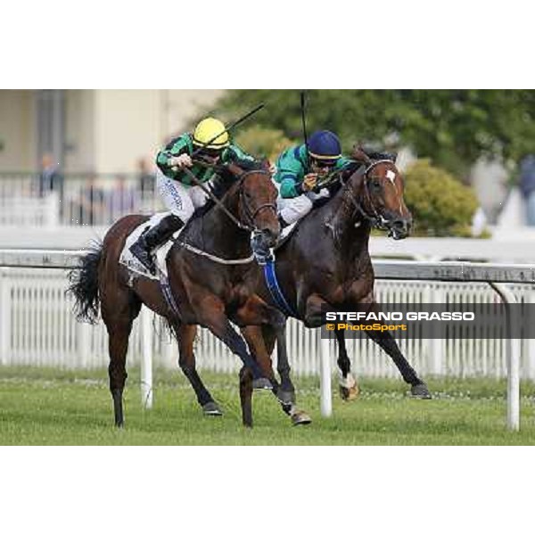 Sam Hitchcott on Chilworth Icon wins the Premio Primi Passi beating Dario Vargiu on Tiger Day Milan - San Siro galopp racecourse, 1st july 2012 ph.Stefano Grasso