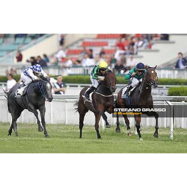 Sam Hitchcott on Chilworth Icon wins the Premio Primi Passi beating Dario Vargiu on Tiger Day - Cristian Demuro on Cloud is third Milan - San Siro galopp racecourse, 1st july 2012 ph.Stefano Grasso