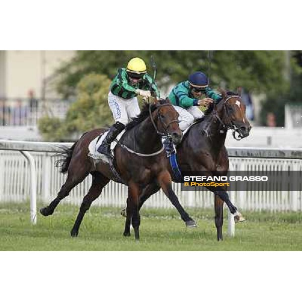 Sam Hitchcott on Chilworth Icon wins the Premio Primi Passi beating Dario Vargiu on Tiger Day Milan - San Siro galopp racecourse, 1st july 2012 ph.Stefano Grasso