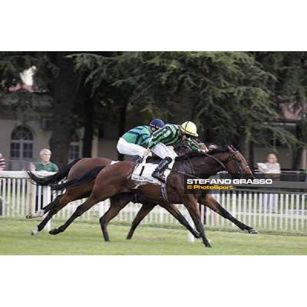 Sam Hitchcott on Chilworth Icon wins the Premio Primi Passi beating Dario Vargiu on Tiger Day Milan - San Siro galopp racecourse, 1st july 2012 ph.Stefano Grasso