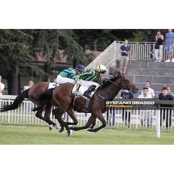 Sam Hitchcott on Chilworth Icon wins the Premio Primi Passi beating Dario Vargiu on Tiger Day Milan - San Siro galopp racecourse, 1st july 2012 ph.Stefano Grasso