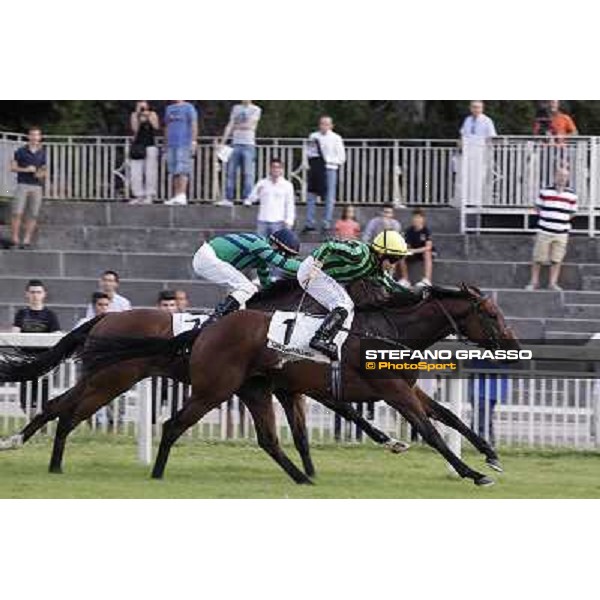 Sam Hitchcott on Chilworth Icon wins the Premio Primi Passi beating Dario Vargiu on Tiger Day Milan - San Siro galopp racecourse, 1st july 2012 ph.Stefano Grasso