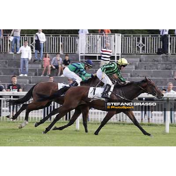 Sam Hitchcott on Chilworth Icon wins the Premio Primi Passi beating Dario Vargiu on Tiger Day Milan - San Siro galopp racecourse, 1st july 2012 ph.Stefano Grasso