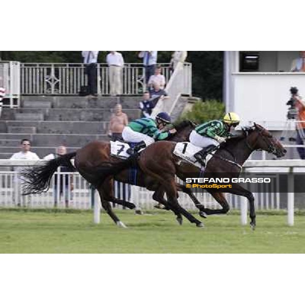 Sam Hitchcott on Chilworth Icon wins the Premio Primi Passi beating Dario Vargiu on Tiger Day Milan - San Siro galopp racecourse, 1st july 2012 ph.Stefano Grasso