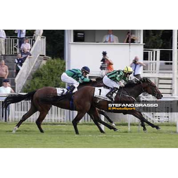 Sam Hitchcott on Chilworth Icon wins the Premio Primi Passi beating Dario Vargiu on Tiger Day Milan - San Siro galopp racecourse, 1st july 2012 ph.Stefano Grasso