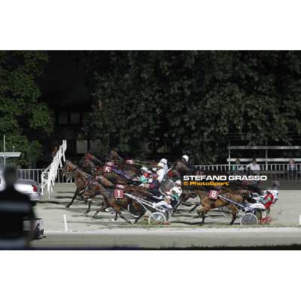 The start of Gran Premio Nazionale Filly Milano - San Siro trot racecourse, 30th june 2012 ph.Stefano Grasso