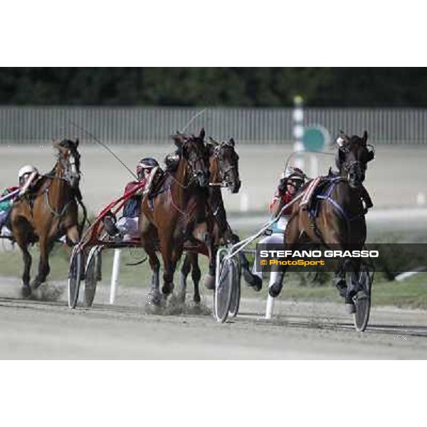 Pietro Gubellini and Pleasure Kronos enter the final straight of the Gran Premio Nazionale Filly Milano - San Siro trot racecourse, 30th june 2012 ph.Stefano Grasso