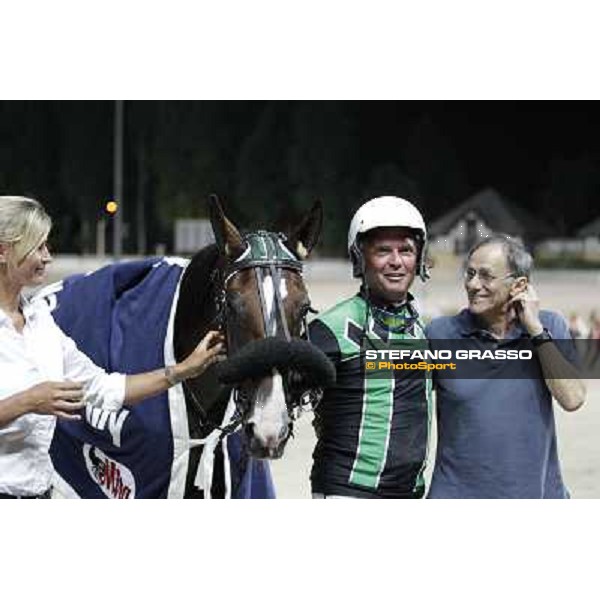 Enrico Bellei with Petra Inn Ronco and Roberto Vecchioni after winning the Gran Premio Nazionale filly Milano - San Siro trot racecourse, 30th june 2012 ph.Stefano Grasso