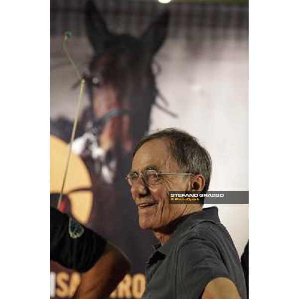 Roberto Vecchioni during the prize giving ceremony of the Gran Premio Nazionale filly Milano - San Siro trot racecourse, 30th june 2012 ph.Stefano Grasso