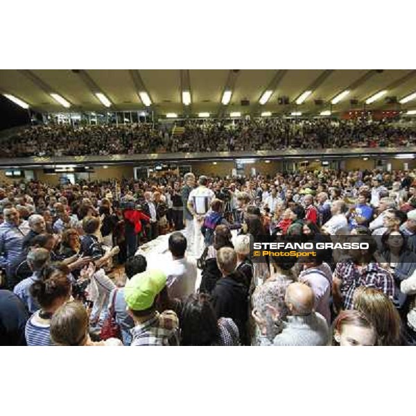 Roberto Andreghetti and the racegoers at Cesena 78° Campionato Europeo Cesena, 1st sept.2012 ph.Stefano Grasso