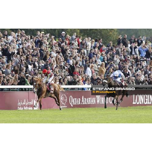 Olivier Peslier on Solemia wins the Qatar Prix de L\'Arc de Triomphe beating Christophe Soumillon on Orfevre Paris - Longchamp racecourse 7th oct..2012 ph.Stefano Grasso