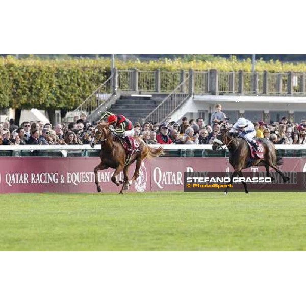 Olivier Peslier on Solemia wins the Qatar Prix de L\'Arc de Triomphe beating Christophe Soumillon on Orfevre Paris - Longchamp racecourse 7th oct..2012 ph.Stefano Grasso