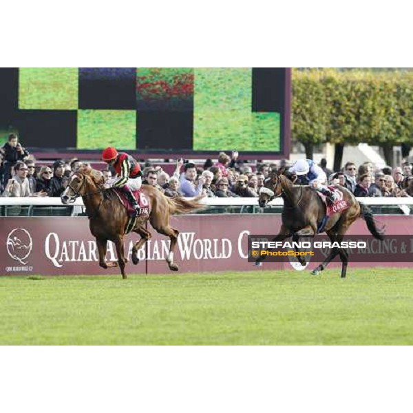 Olivier Peslier on Solemia wins the Qatar Prix de L\'Arc de Triomphe beating Christophe Soumillon on Orfevre Paris - Longchamp racecourse 7th oct..2012 ph.Stefano Grasso