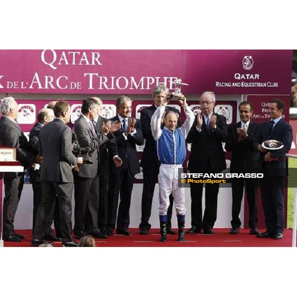 Olivier Peslier on Solemia wins the Qatar Prix de L\'Arc de Triomphe beating Christophe Soumillon on Orfevre Paris - Longchamp racecourse 7th oct..2012 ph.Stefano Grasso