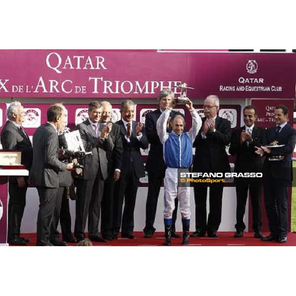 Olivier Peslier on Solemia wins the Qatar Prix de L\'Arc de Triomphe beating Christophe Soumillon on Orfevre Paris - Longchamp racecourse 7th oct..2012 ph.Stefano Grasso