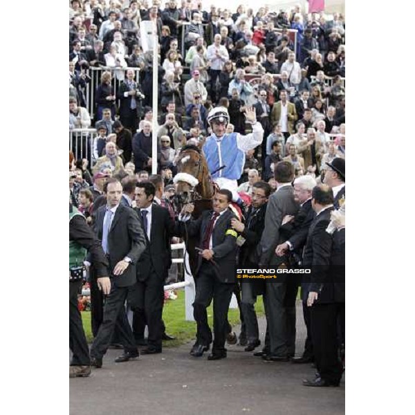 Olivier Peslier on Solemia wins the Qatar Prix de L\'Arc de Triomphe beating Christophe Soumillon on Orfevre Paris - Longchamp racecourse 7th oct..2012 ph.Stefano Grasso