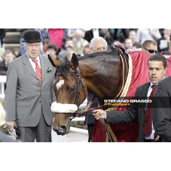 Olivier Peslier on Solemia wins the Qatar Prix de L\'Arc de Triomphe beating Christophe Soumillon on Orfevre Paris - Longchamp racecourse 7th oct..2012 ph.Stefano Grasso