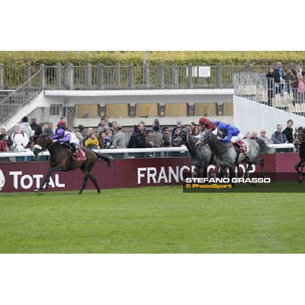 Umberto Rispoli on Molly MAlone wins the Qatar Prix du Cadran Paris - Longchamp racecourse 7th oct..2012 ph.Stefano Grasso