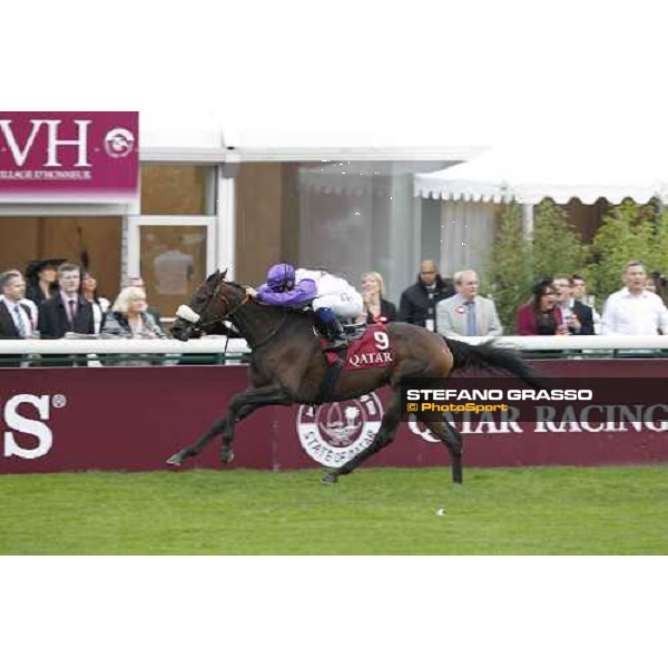Umberto Rispoli on Molly MAlone wins the Qatar Prix du Cadran Paris - Longchamp racecourse 7th oct..2012 ph.Stefano Grasso